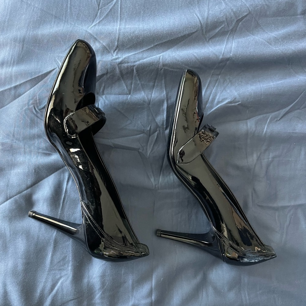 Burberry Black Patent Leather Heel Size 10. Never worn. - Picture 7 of 11